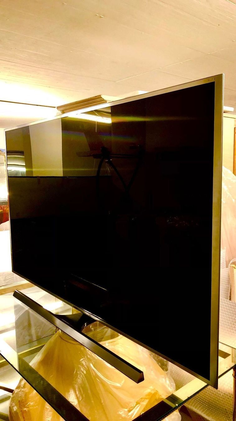 Samsung Fernseher: TV Samsung UE55JS8080 55", 4K fast NEU – Neu (gemäss Beschreibung) aus Rümlang von Jimmis 6