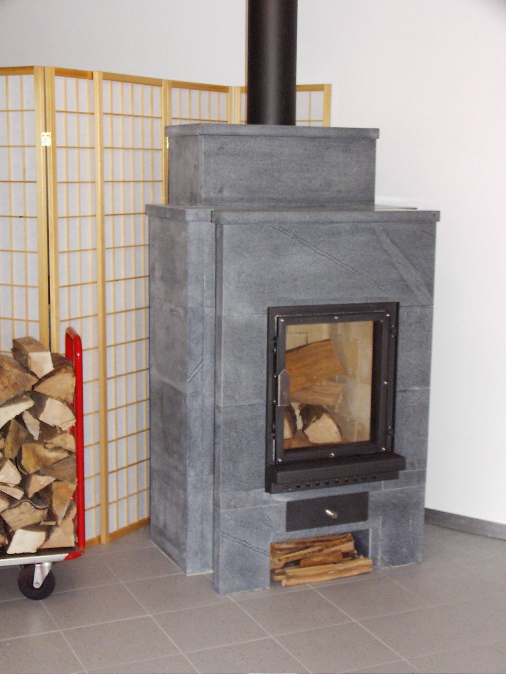 Stufe caminetto: Specksteinofen Tamaro mit Designer Glastüre – Usato da Zürich venduto da stove56