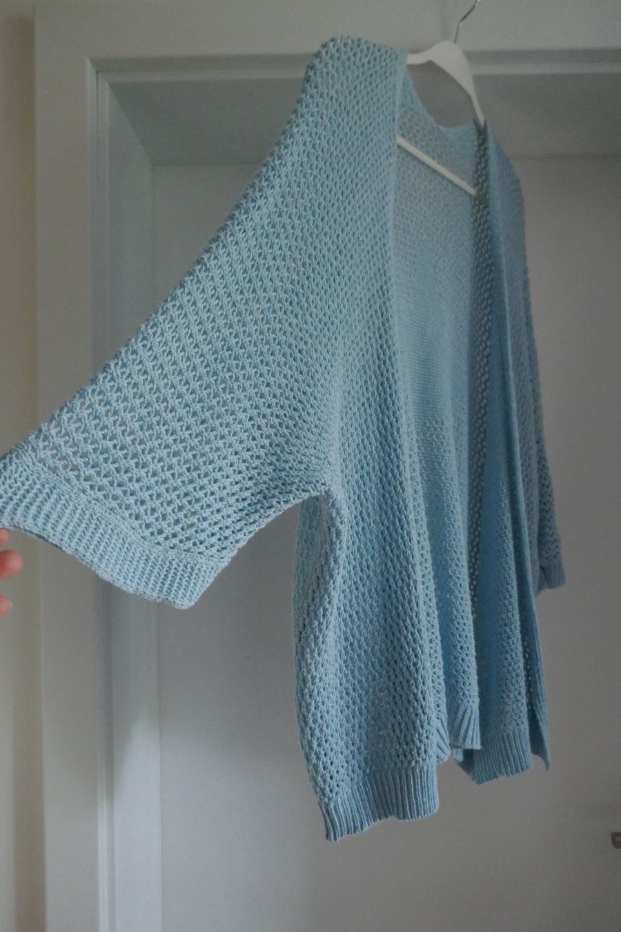 Giacche: leichte Strickjacke, Cardigan hellblau, one size – Usato da Port venduto da uzuku 2