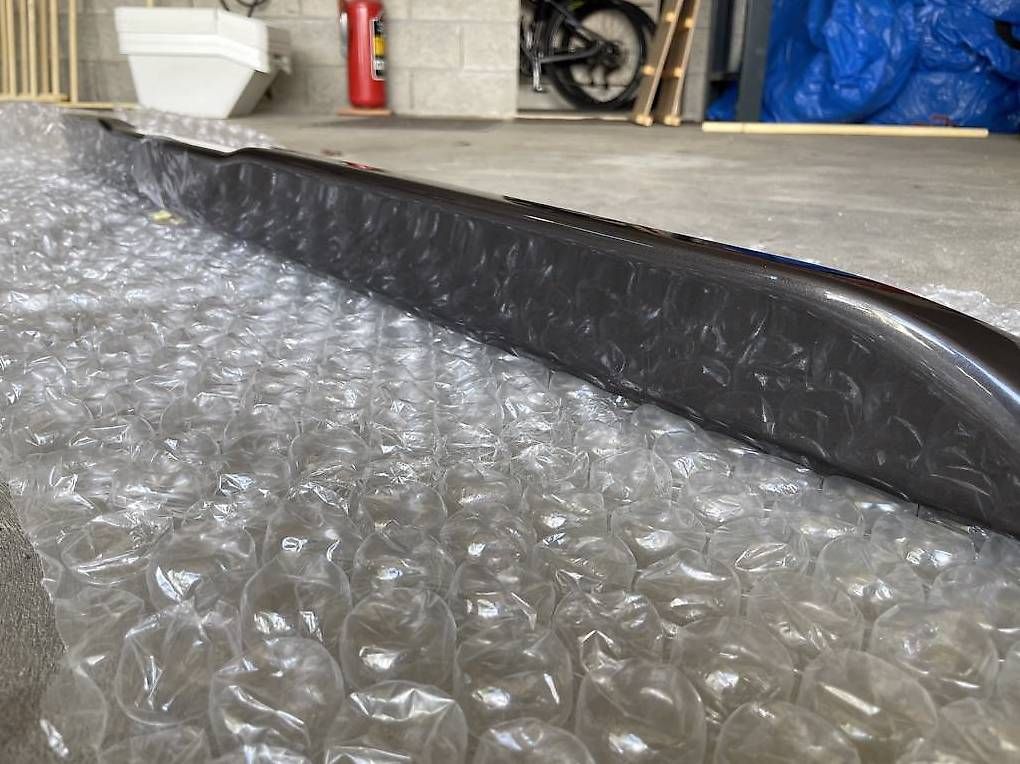 Tutti pezzi di ricambio auto: Dodge challenger SRT spoiler avec caméra – Usato da Font venduto da lau_gnh7