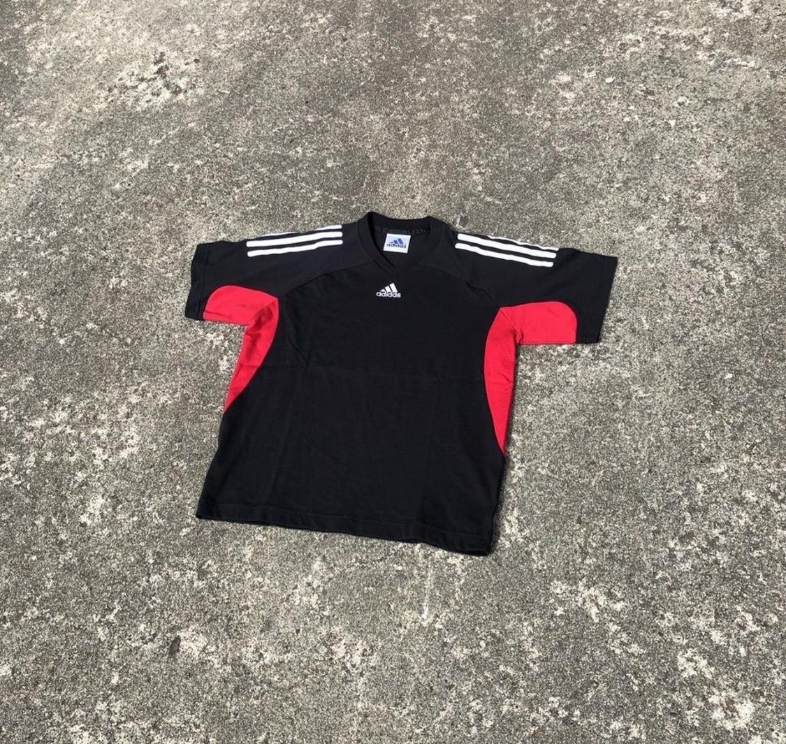 Adidas T-shirt: retro Adidas Shirt – Usato da Fribourg venduto da ann_l9b7 2