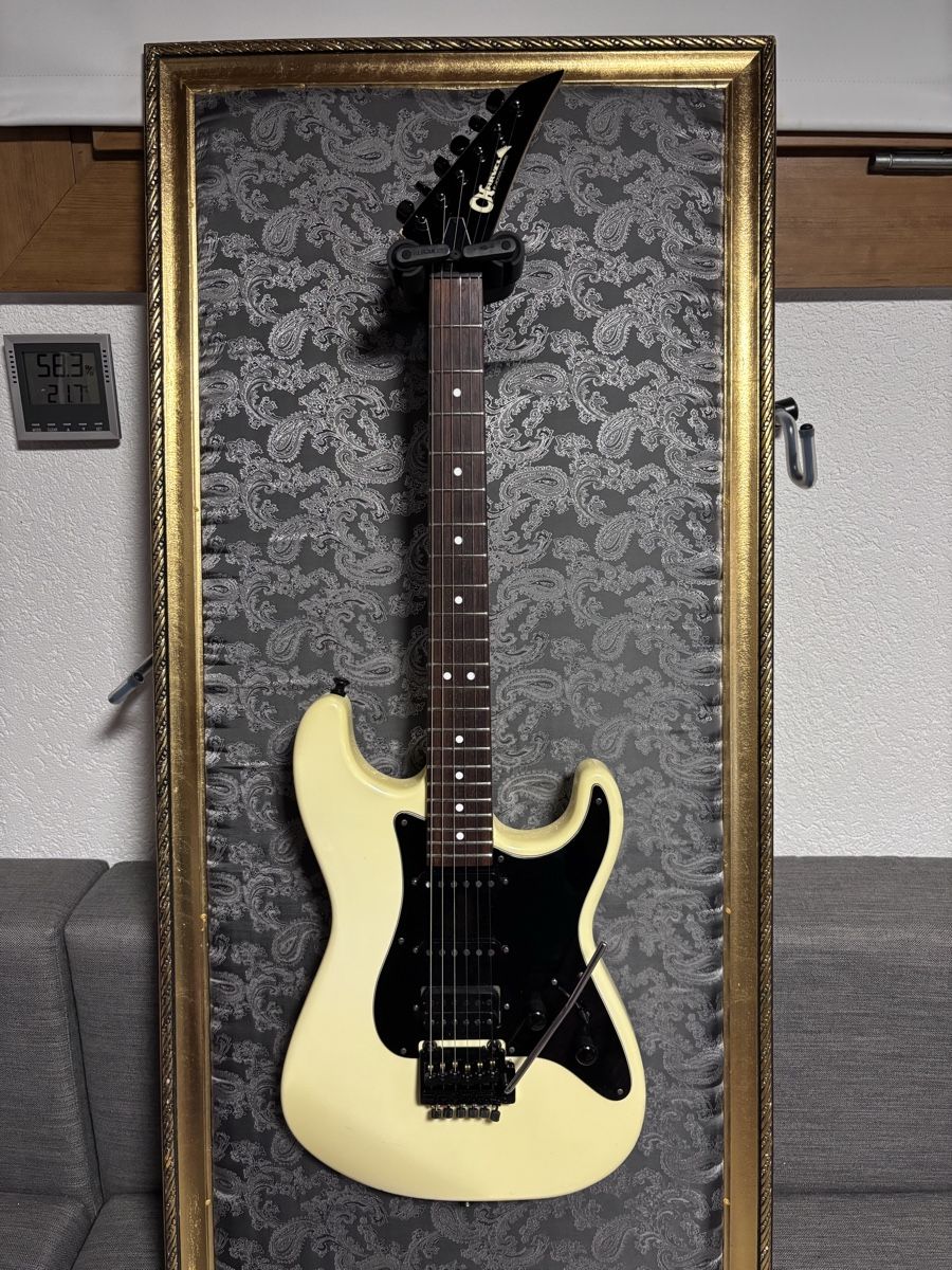 Charvel Strumenti musicali: Charvel Jackson model 3 electric guitar cream 1986 – Usato da Yverdon-les-Bains venduto da DoctorGuitar 1
