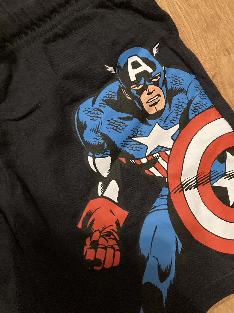 Hosen: Kinder Avengers Shorts Gr.110 – Gebraucht aus Emmenbrücke von JJ_89 1