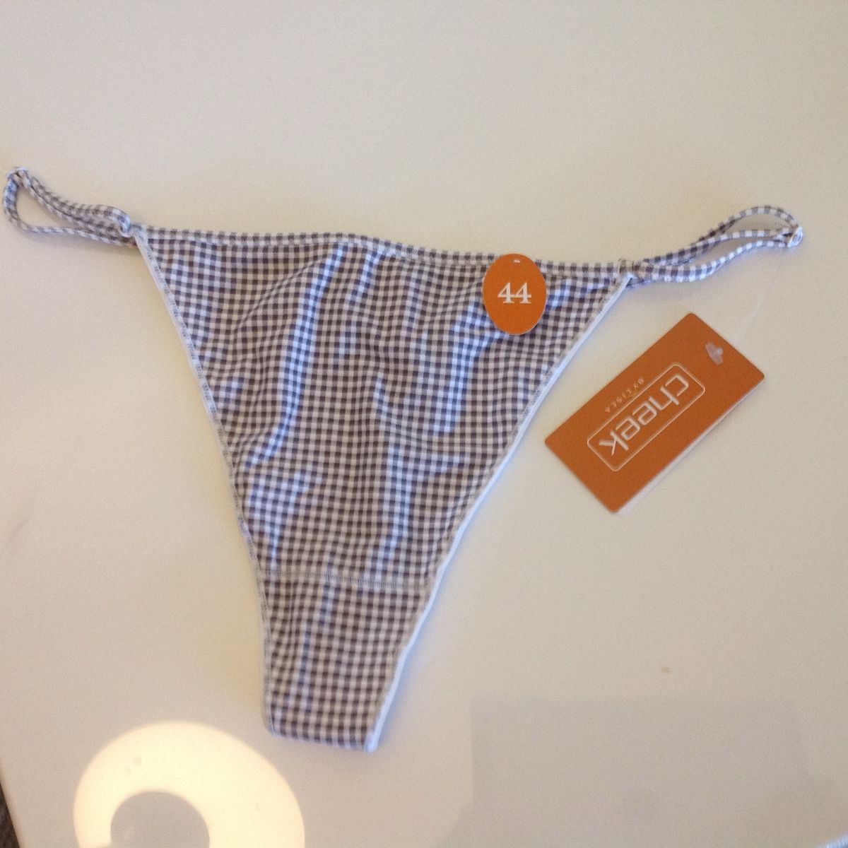 Sonstige Unterwäsche: String neuf taille 44 marque Cheek – Neu und originalverpackt aus Orbe von Jade333