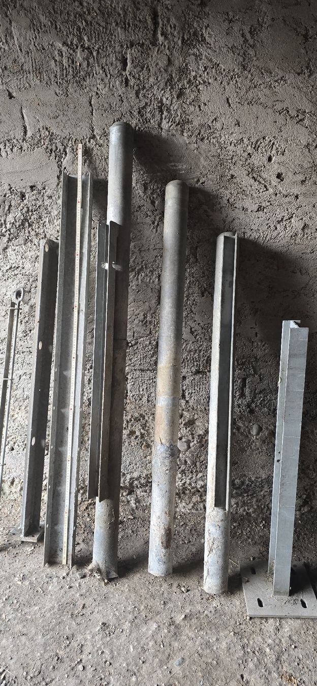 Wandhalterungen: Metallpfosten – Gebraucht aus Lommis von FastFurious