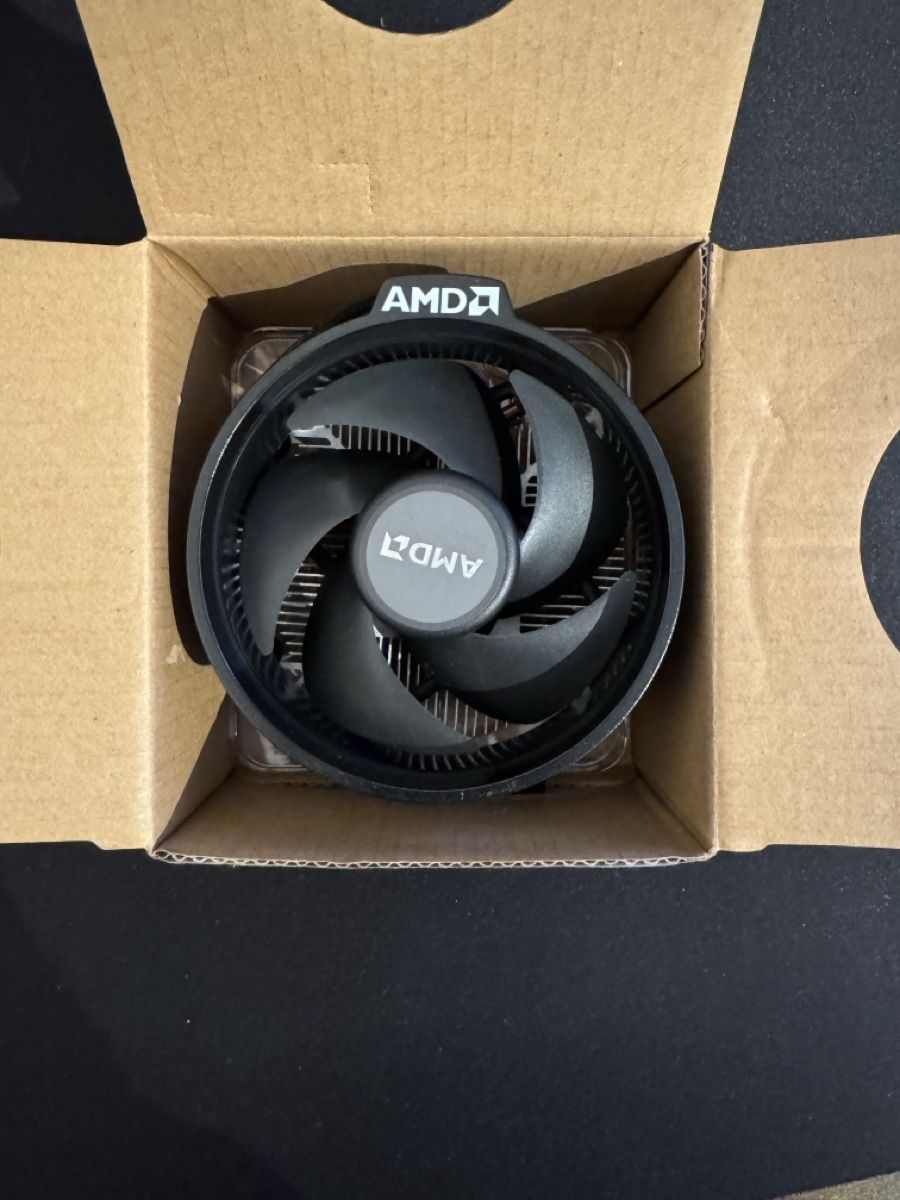 Amd Composants électroniques: CPU COOLER AMD STOCK – Neuf avec emballage d'origine à Cormoret par naaatsiiirt