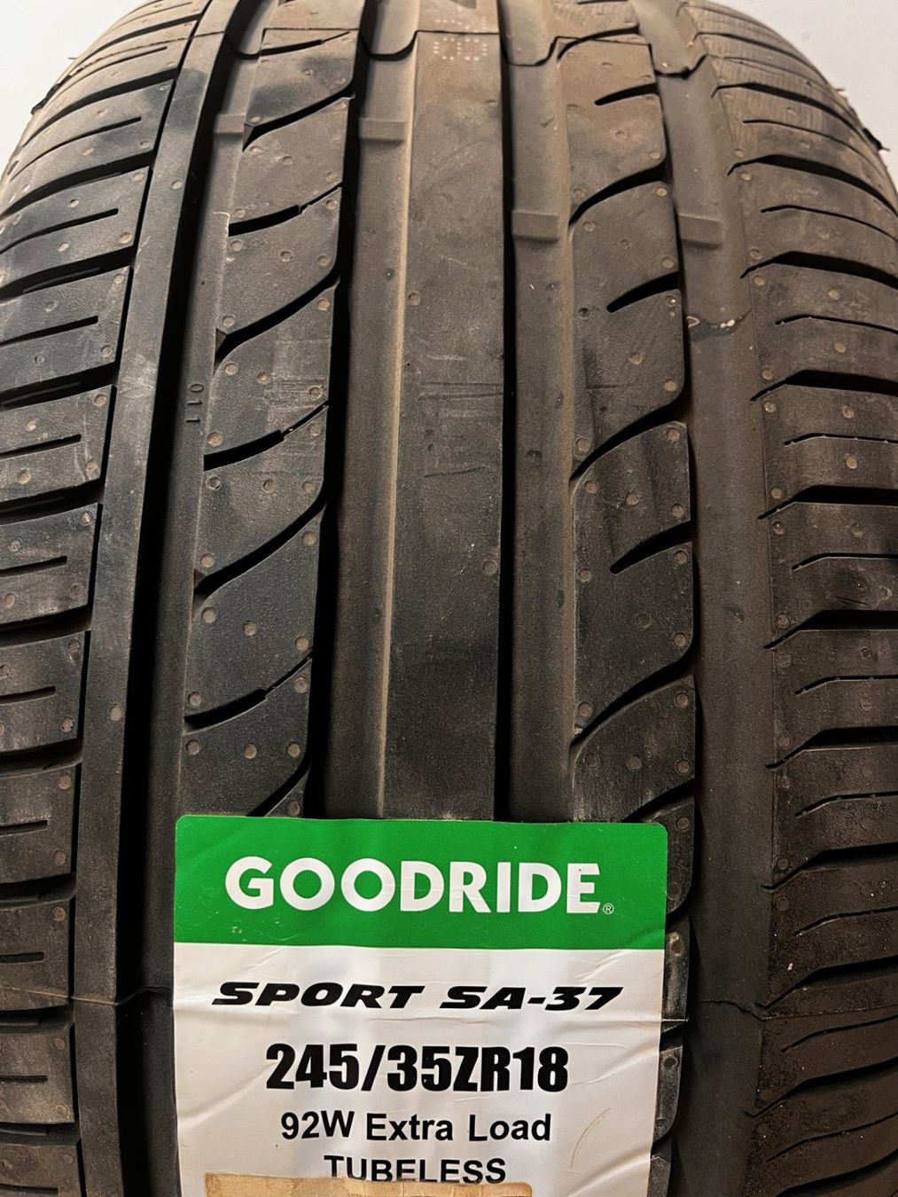 Pneus & Kompletträder: 4x Neue Sommerpneu Goodride SA37 Sport ZR18, 2x 245/35, 2x.. – Neu und originalverpackt aus Zürich von LLEDD