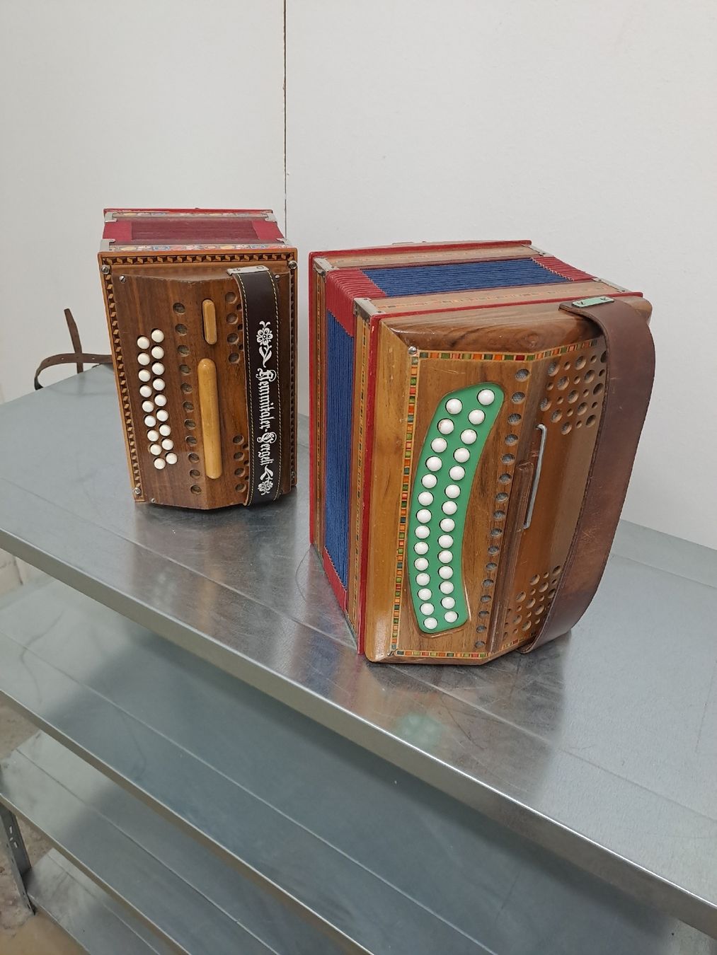 Musikinstrumente: 2 schwyzerorgeli zum verkaufen  – Gebraucht aus Villeneuve von BibiVintage 7