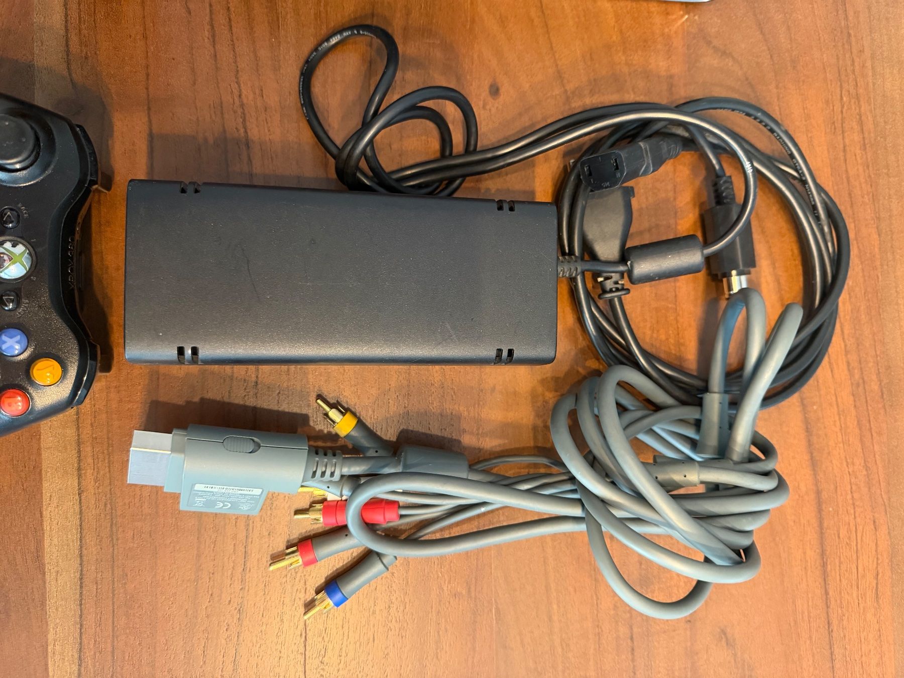 Microsoft Consoles: Xbox 360 Slim 250GB inkl. Kinect und Controller – D'occasion à Thunstetten par Virus_33 2