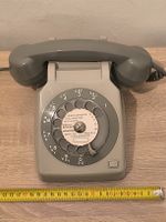 Téléphone vintage PTT 1981, bon état.