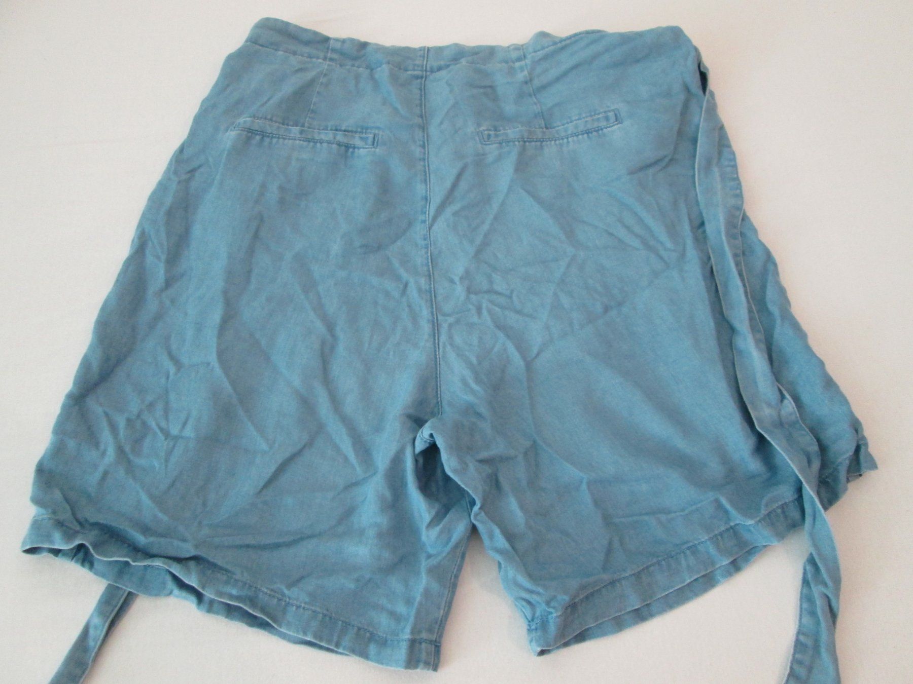 Vero Moda Pantalons: Shorts Vero Moda – D'occasion à Neuchâtel par Dualseele 3