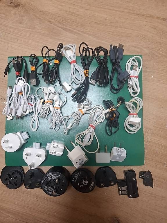 Caricabatterie: Jenste Kopfhörer/ladekabel/Stecker – Usato da Henggart venduto da Iltis2000
