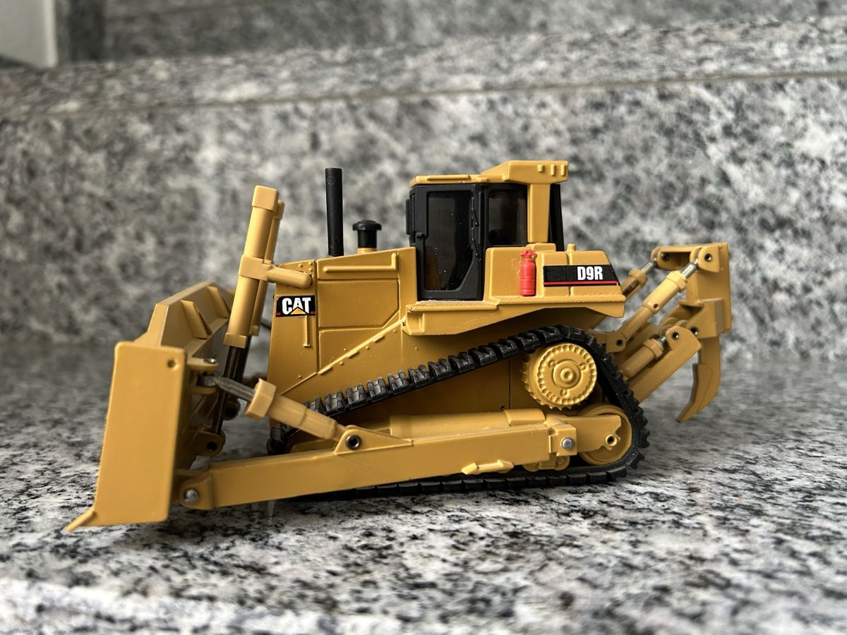 Caterpillar Kits de montage: Cat D9R , 1;50 , NZG – D'occasion à Horw par Tigercat635 1