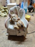 Spieluhr Katze im Schaukelstuhl Porzellan Figur (M)