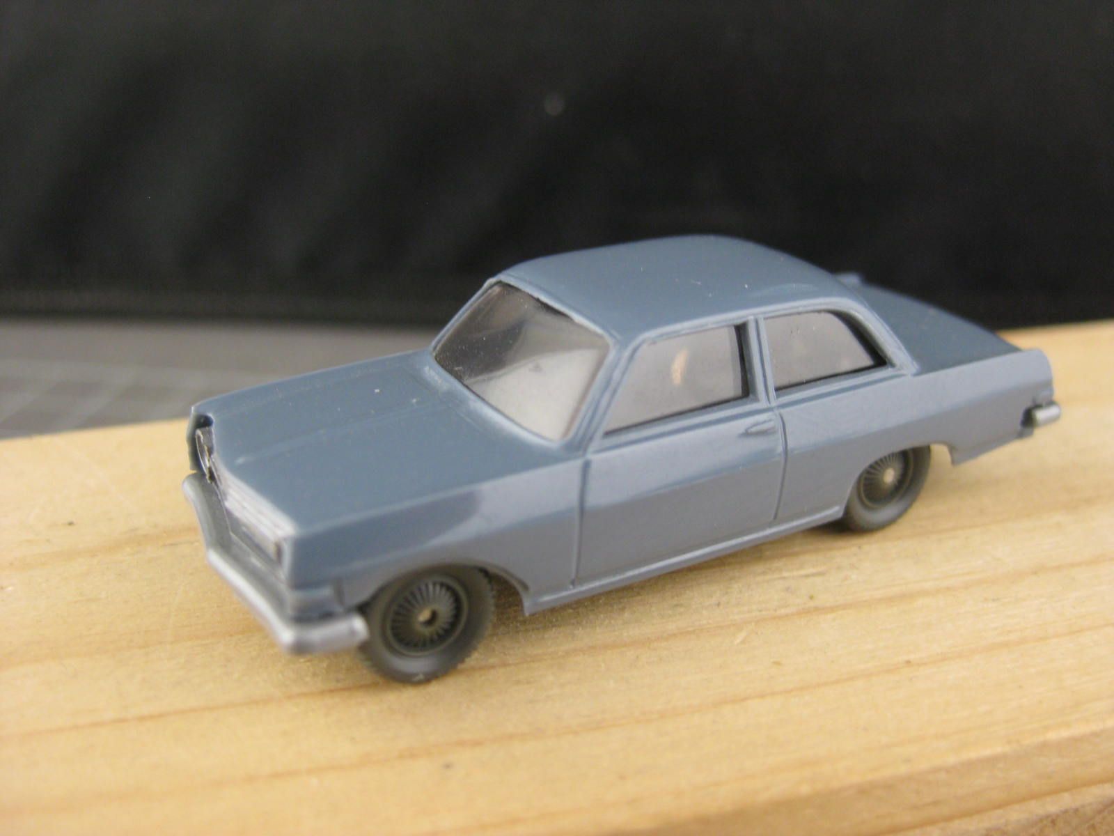 Modellini di ferrovie: Wiking VW Modell 8r, Ford grau – Usato da Malters venduto da Marosko