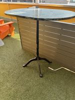 Tisch Marmorplatte mit Metallfuss oval geformt