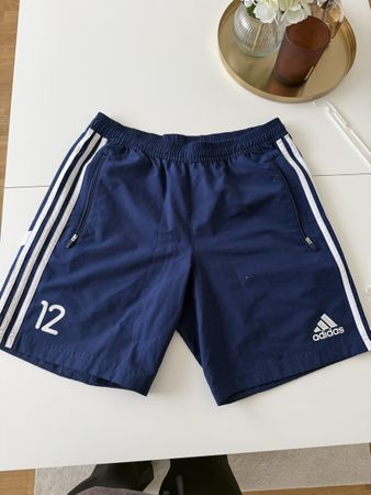 Adidas Fussball Shorts Grösse M dunkelblau neuwertig