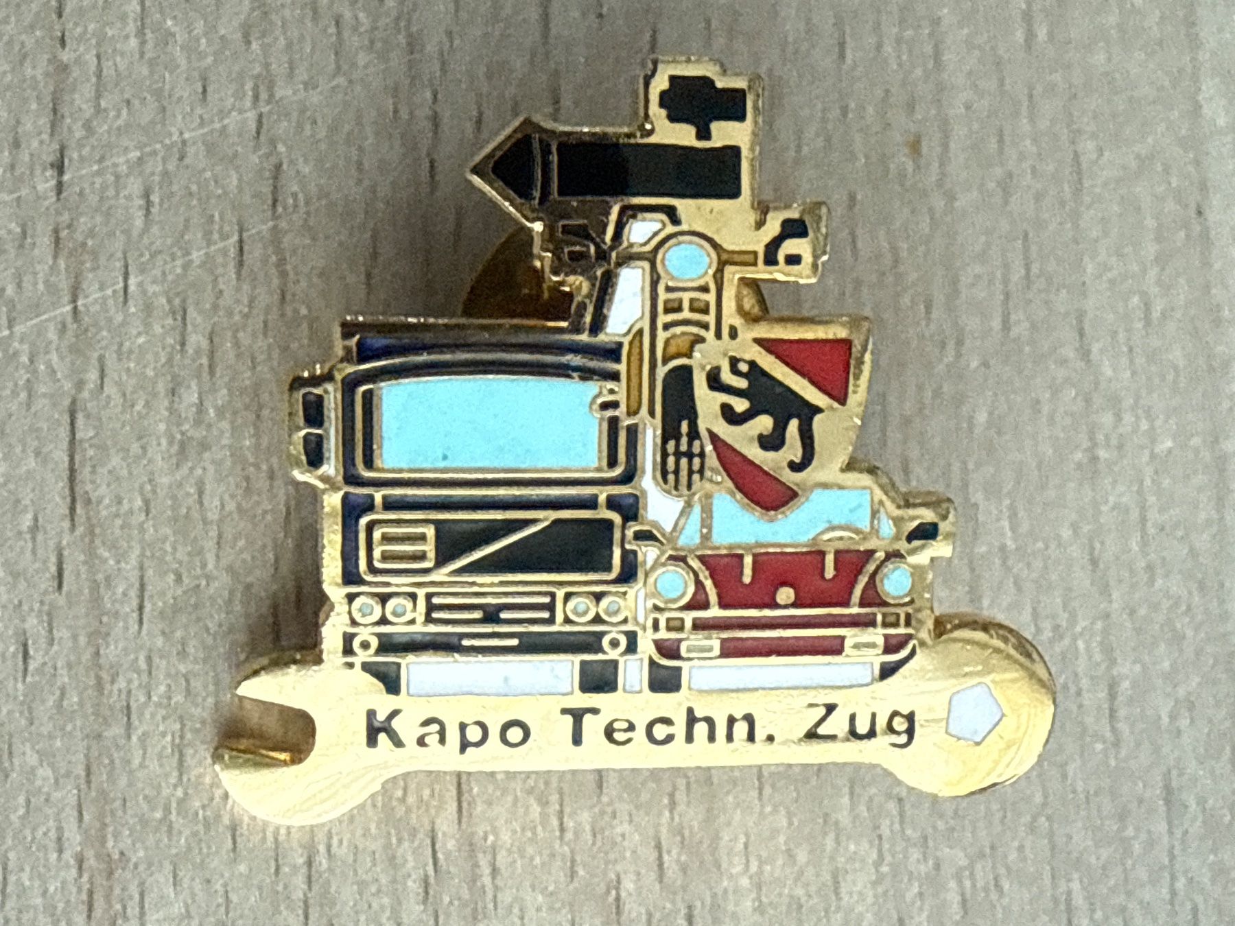 Plaquettes & Badges: Pin Kapo Bern Techn. Zug – D'occasion à Glattbrugg par Schweigmatt