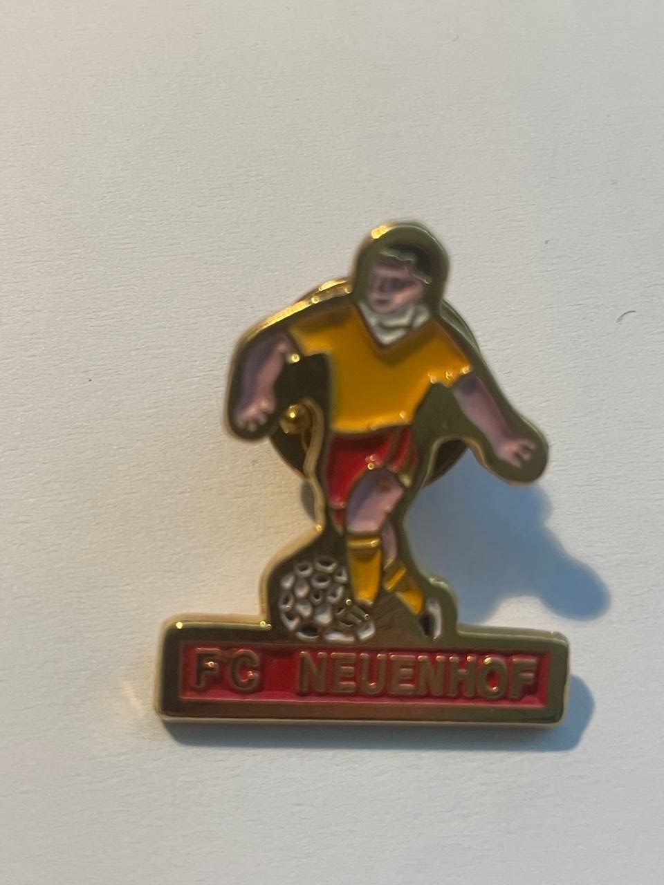 Placchette & Badge: 123. Pin - FC Neuendorf – Usato da Luzern venduto da Irek