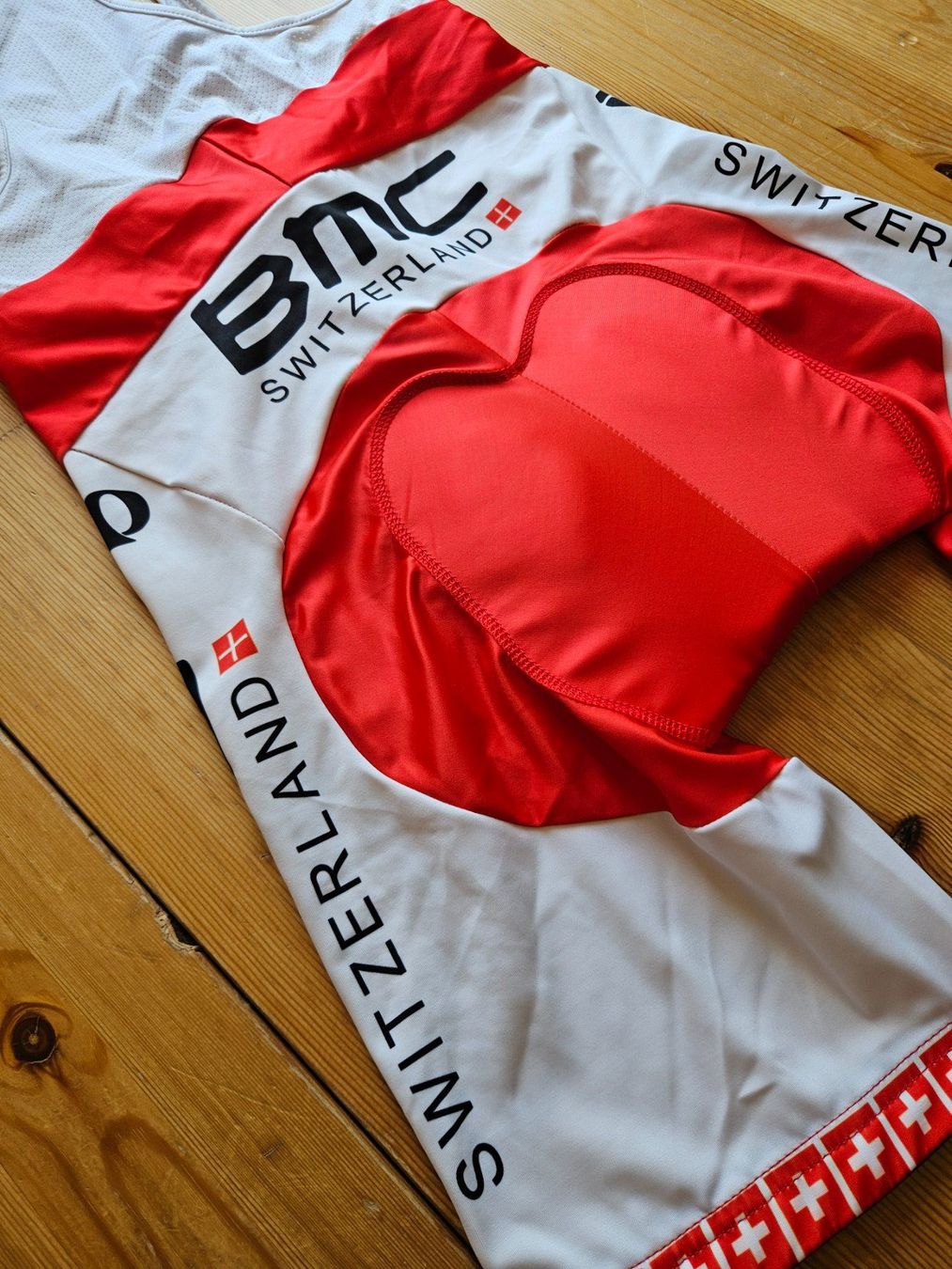 Leibchen & Hosen: Rad-Tenue Team BMC Schweiz Gr. L Velo Radsport Trikot – Gebraucht aus Hägglingen von United-Village-Trade 9