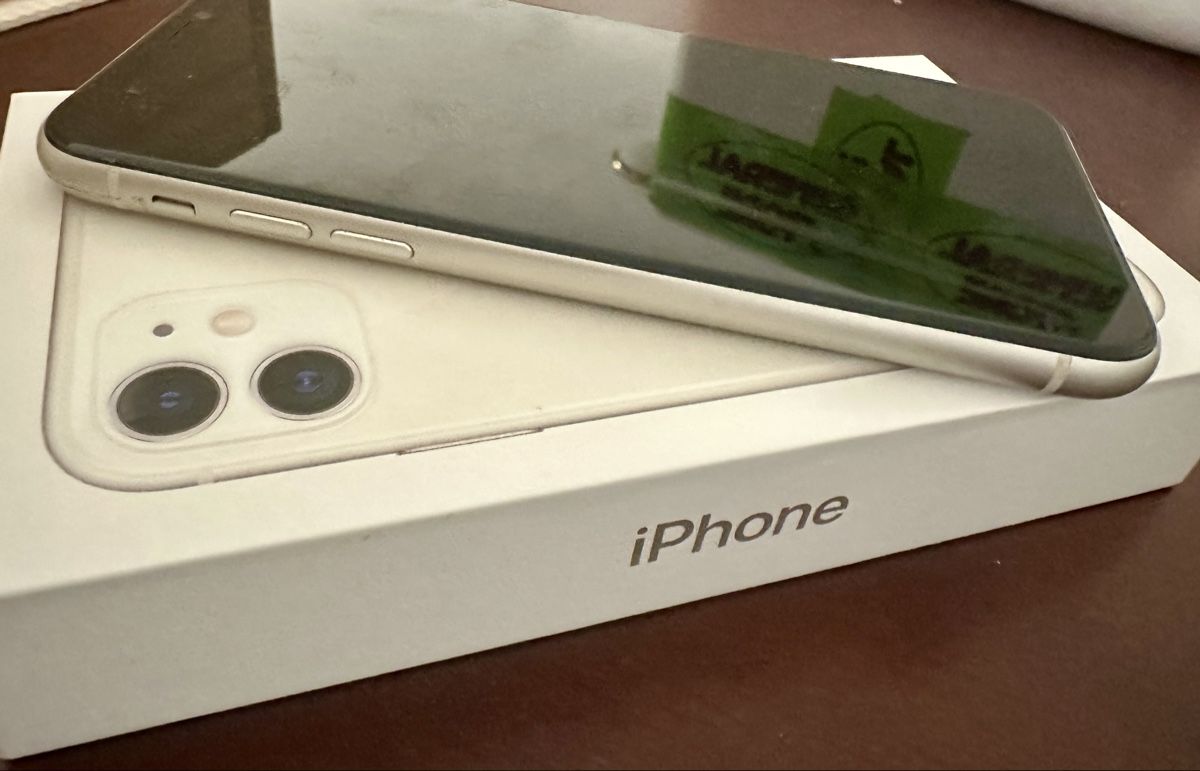 Apple Telefoni cellulari / Smartphones: iPhone 11 64 GB mit Originalverpackung – Usato da Genestrerio venduto da Demis27 7