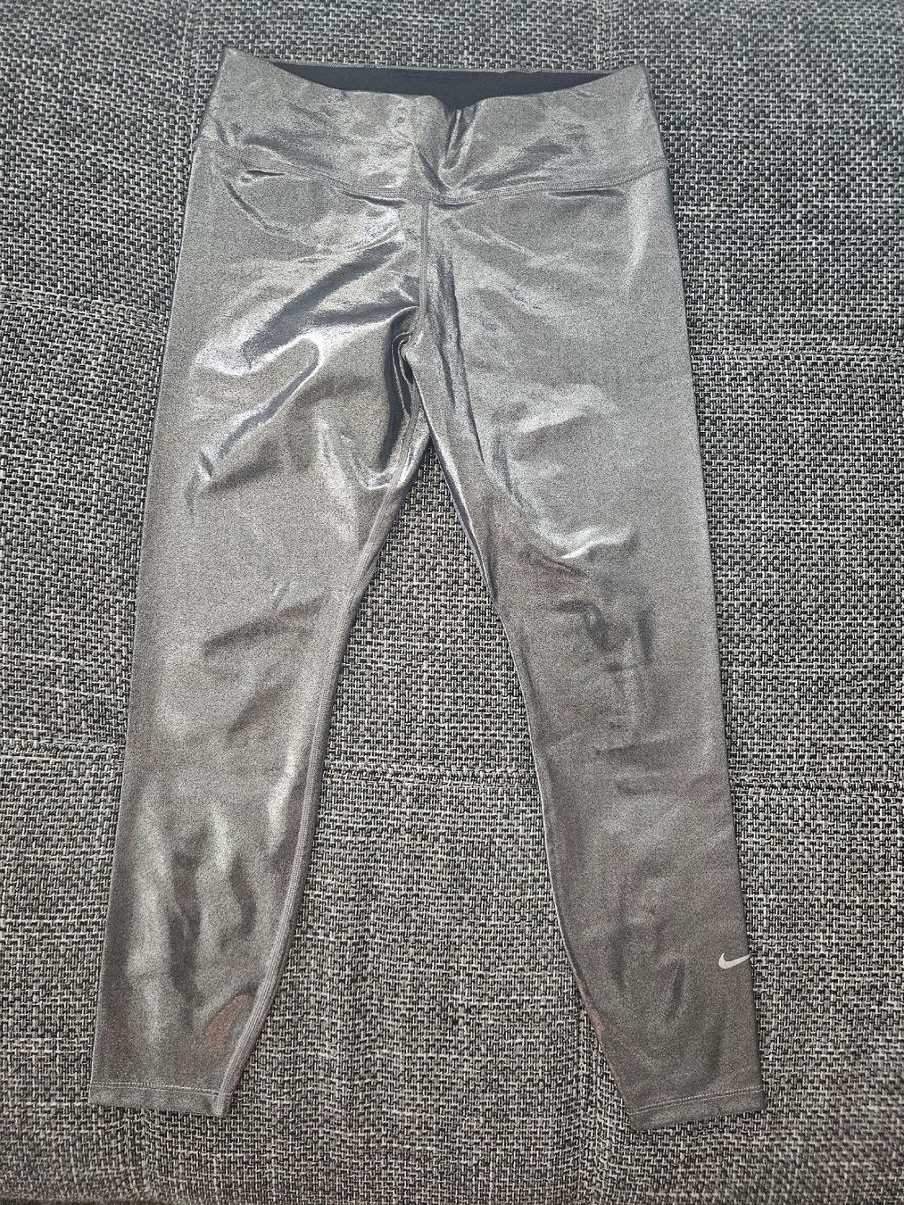 Nike Leggings: Nike Glitzer Leggings silber Gr.L – Usato da Muri AG venduto da Corina99