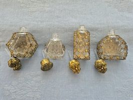 Flacons aus weissem Glas
