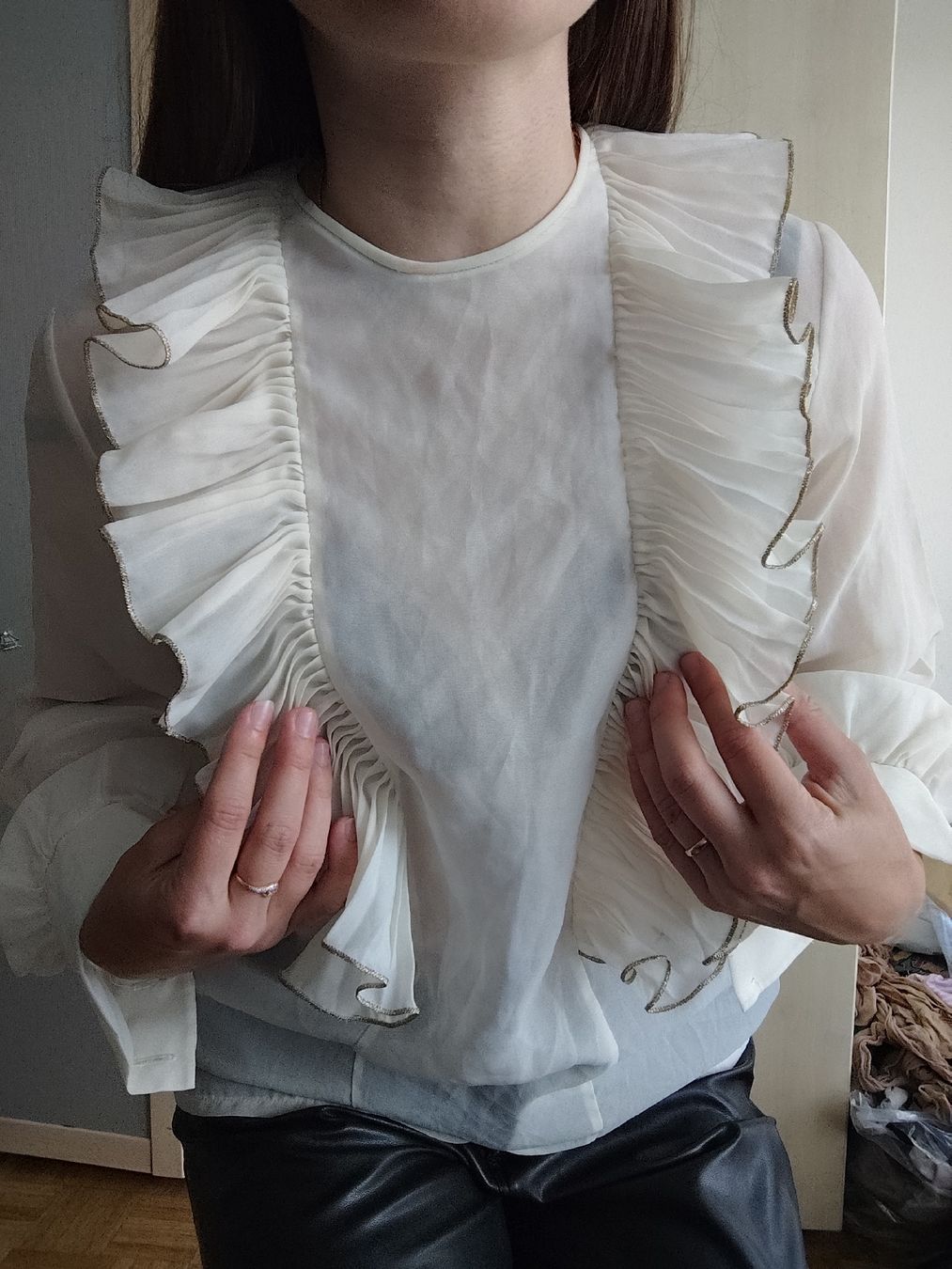 Camicette: vintage ruffled sheer blouse, cream, size S-M – Usato da Mägenwil venduto da VintageGirly 1
