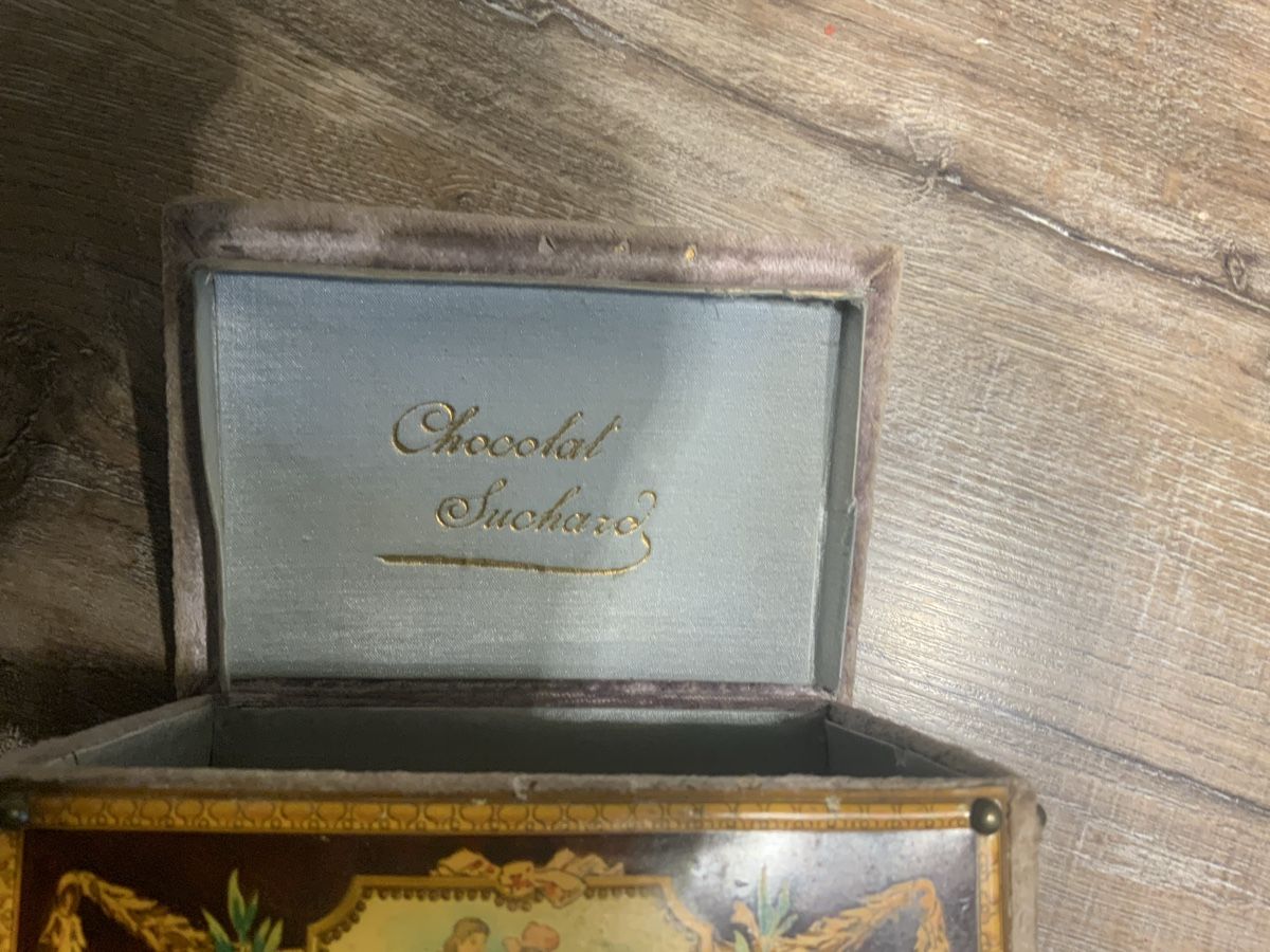 Suchard Barattoli: Antike Chocolat Suchard Dose mit Stoffbezug  – Usato da Willisau venduto da Minali 3