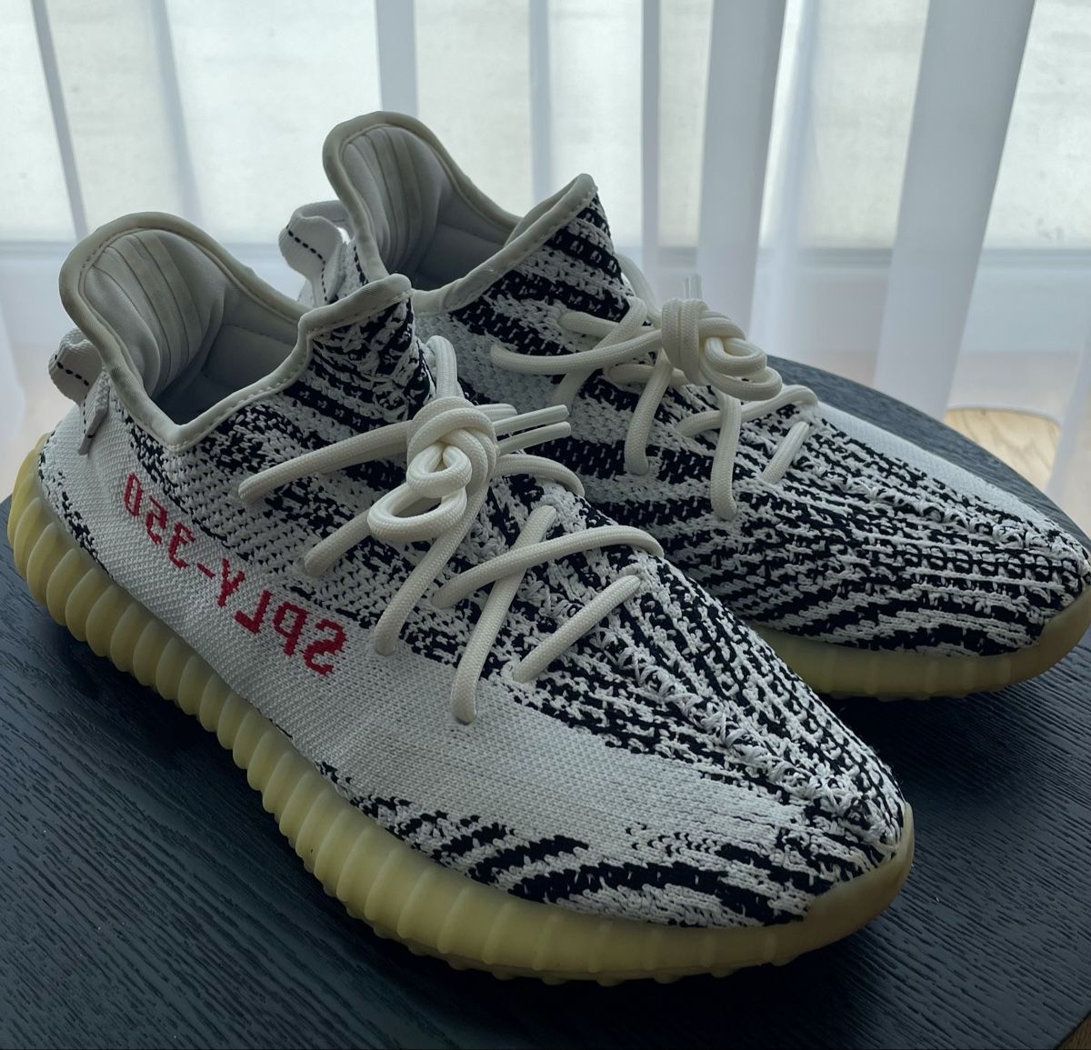 Adidas Scarpe da uomo: Adidas Yeezy Boost 350 V2 Zebra – Usato da Birmenstorf AG venduto da jac_