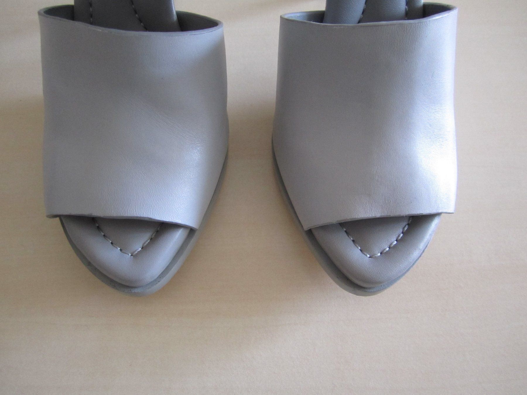 Alexander Wang Scarpe da donna: Sandales de ALEXANDER WANG – Nuovo e nell'imballaggio originale da Lausanne venduto da Kmm03 2
