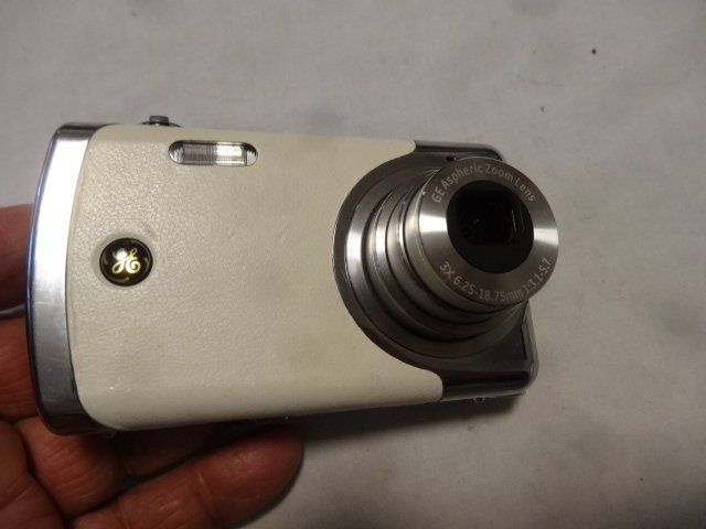 Kamera: GE DIGITAL KAMERA-BOX.ANLEITUNG.COMPUTER KABEL-LÄÜFT – Gebraucht aus zürich von ahmad01 1