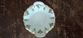 soucoupe en porcelaine, avec dorure et décoration