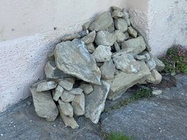 Sassi naturali provenienti da una casa del 1750
