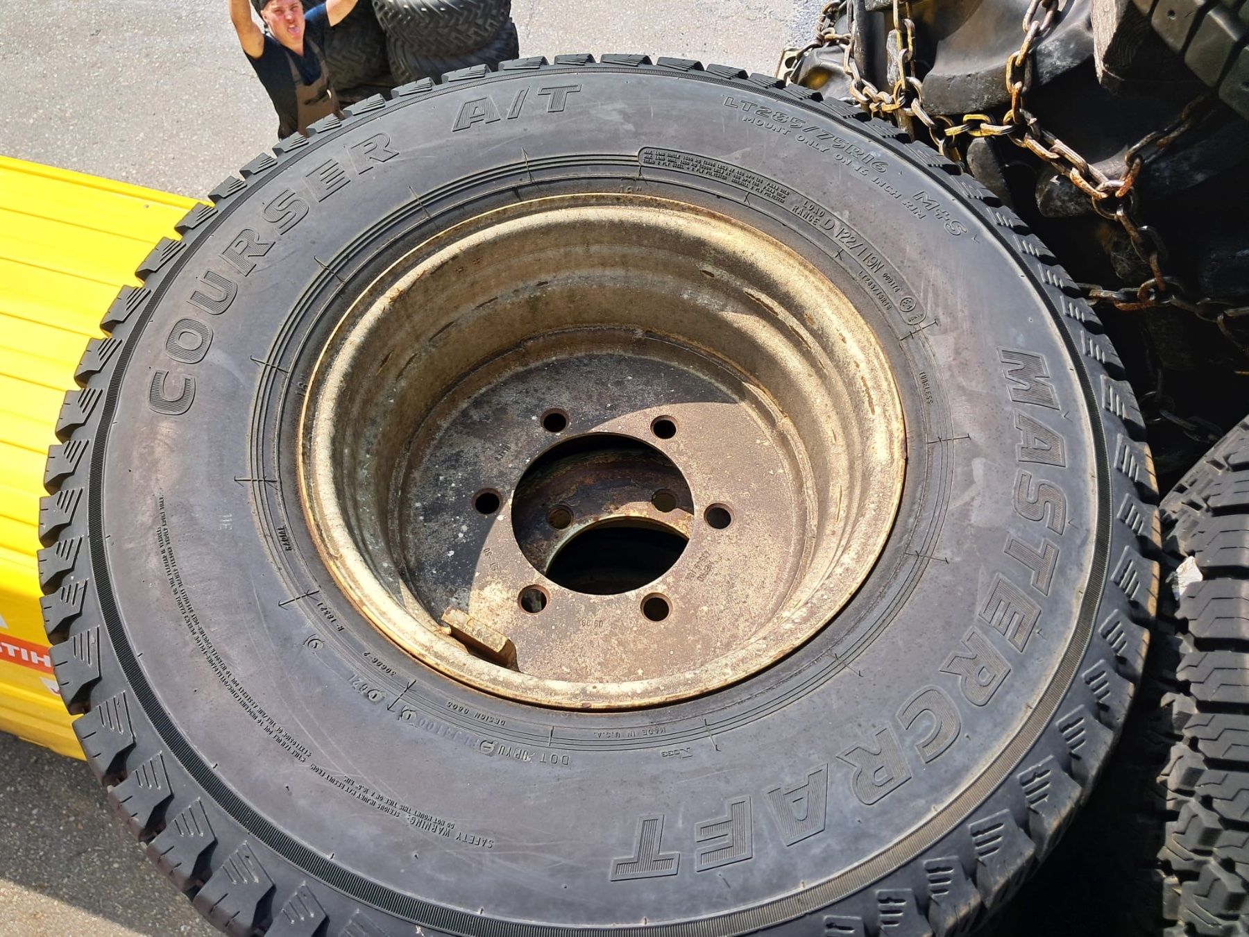 Aebi Pneumatici & Ruote complete: Kompletträder 285/75R16 – Usato da Meiringen venduto da LMMLandmaschinenGmbH 3