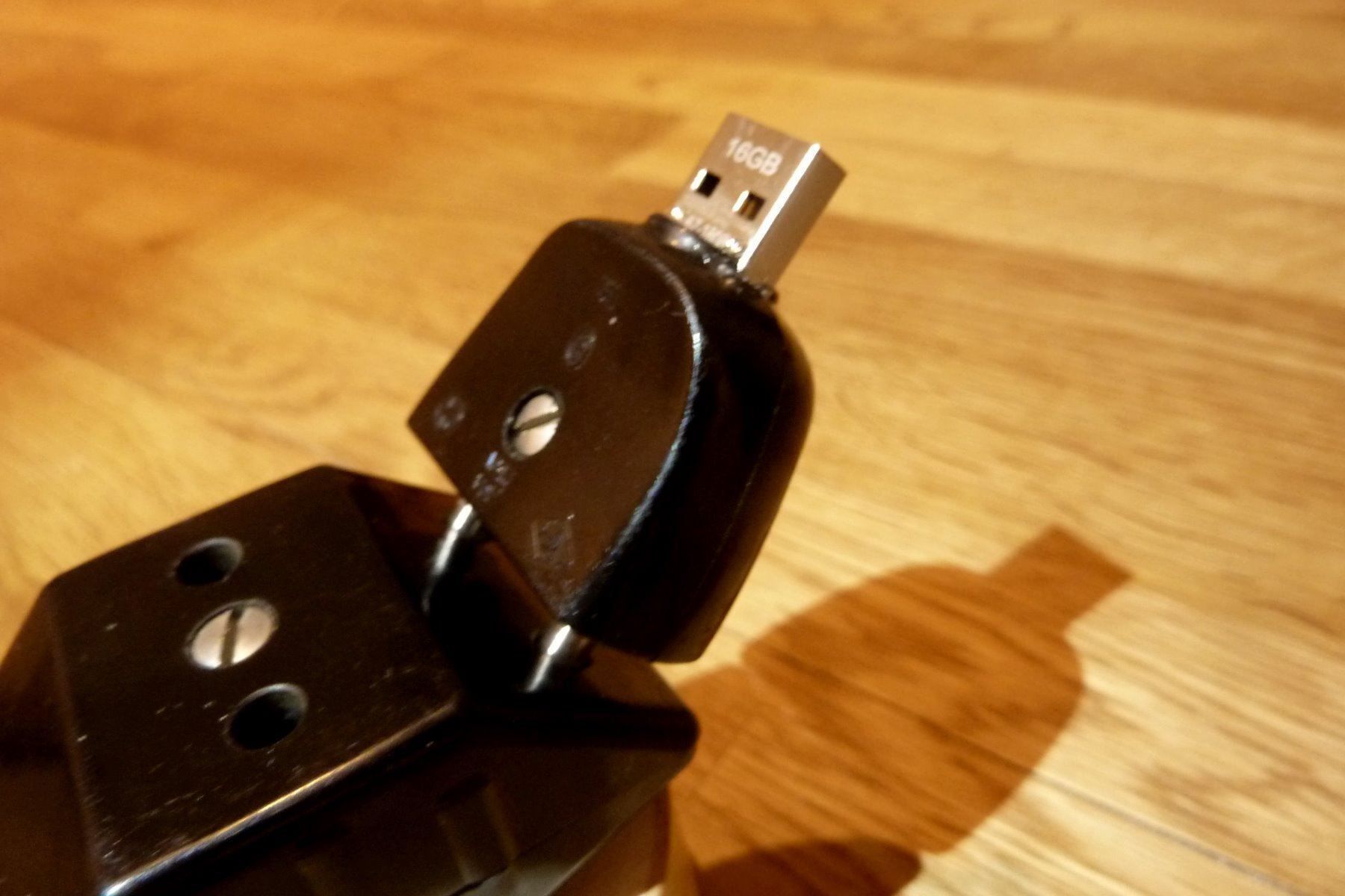 USB Sticks: USB Stick im Retro 2Pol Bakelit handmade – Neu (gemäss Beschreibung) aus Hochfelden von swissice 4