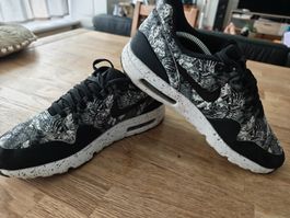 Nike Air Max 1 mit floralem Muster