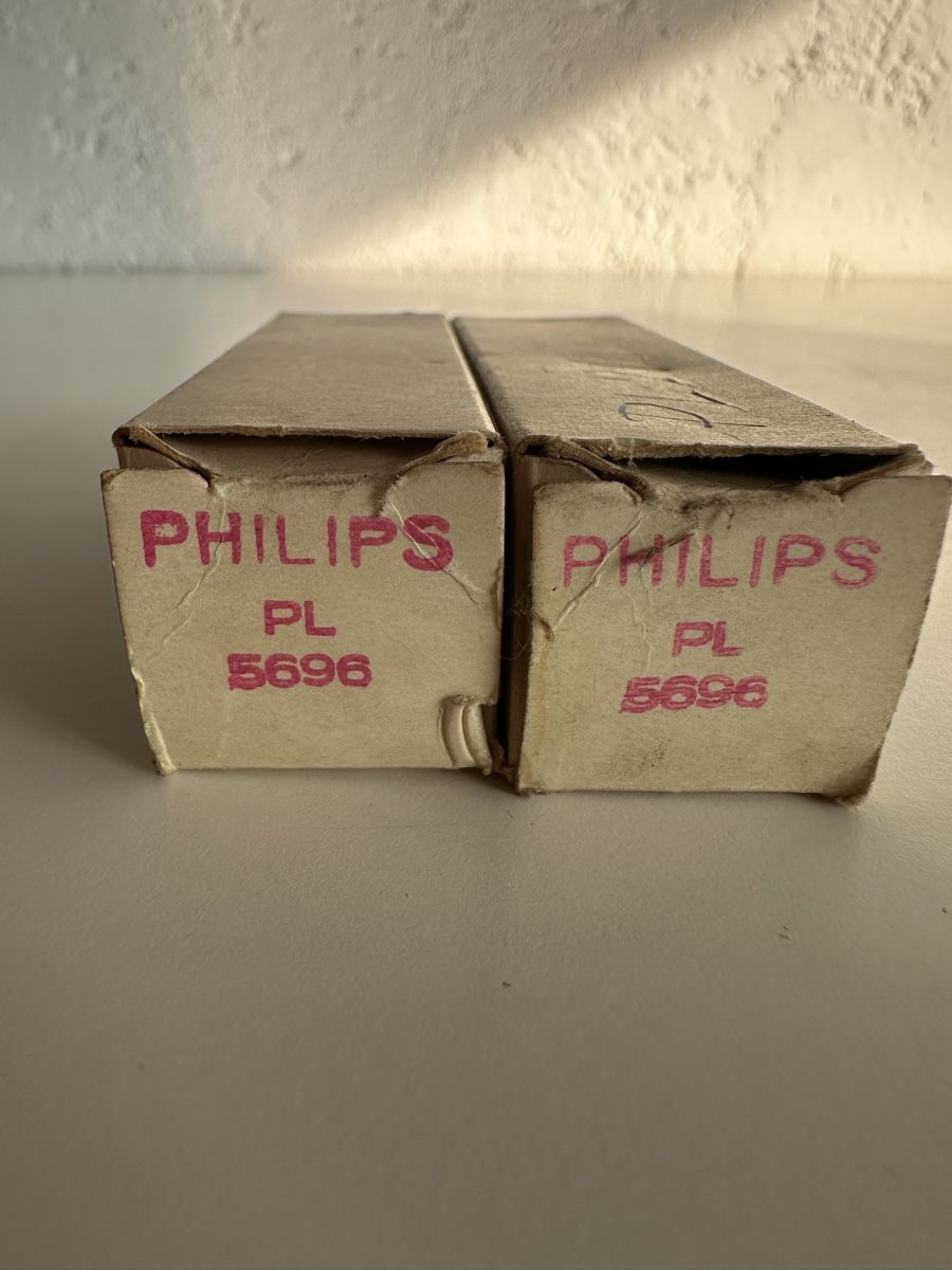 Philips Componenti elettronici: 2x Philips PL5696 Elektronenröhren mit OVP – Nuovo (secondo la descrizione) da Zetzwil venduto da ZB05 5