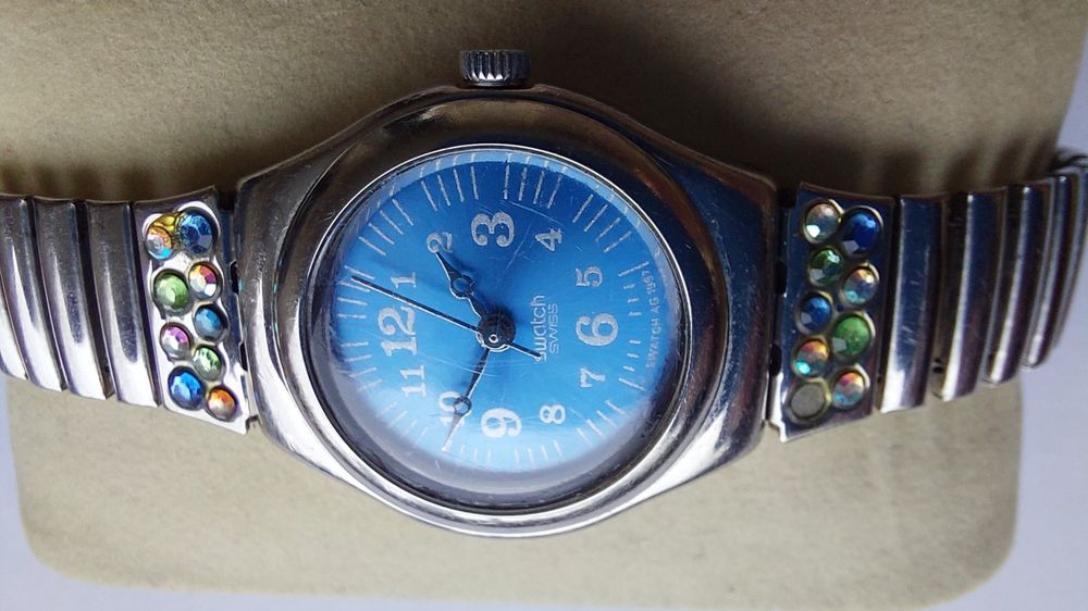 Swatch Montres: Damenuhr Montre femmes SWATCH Irony 25mm läuft – D'occasion à Neuhausen par Alfasan