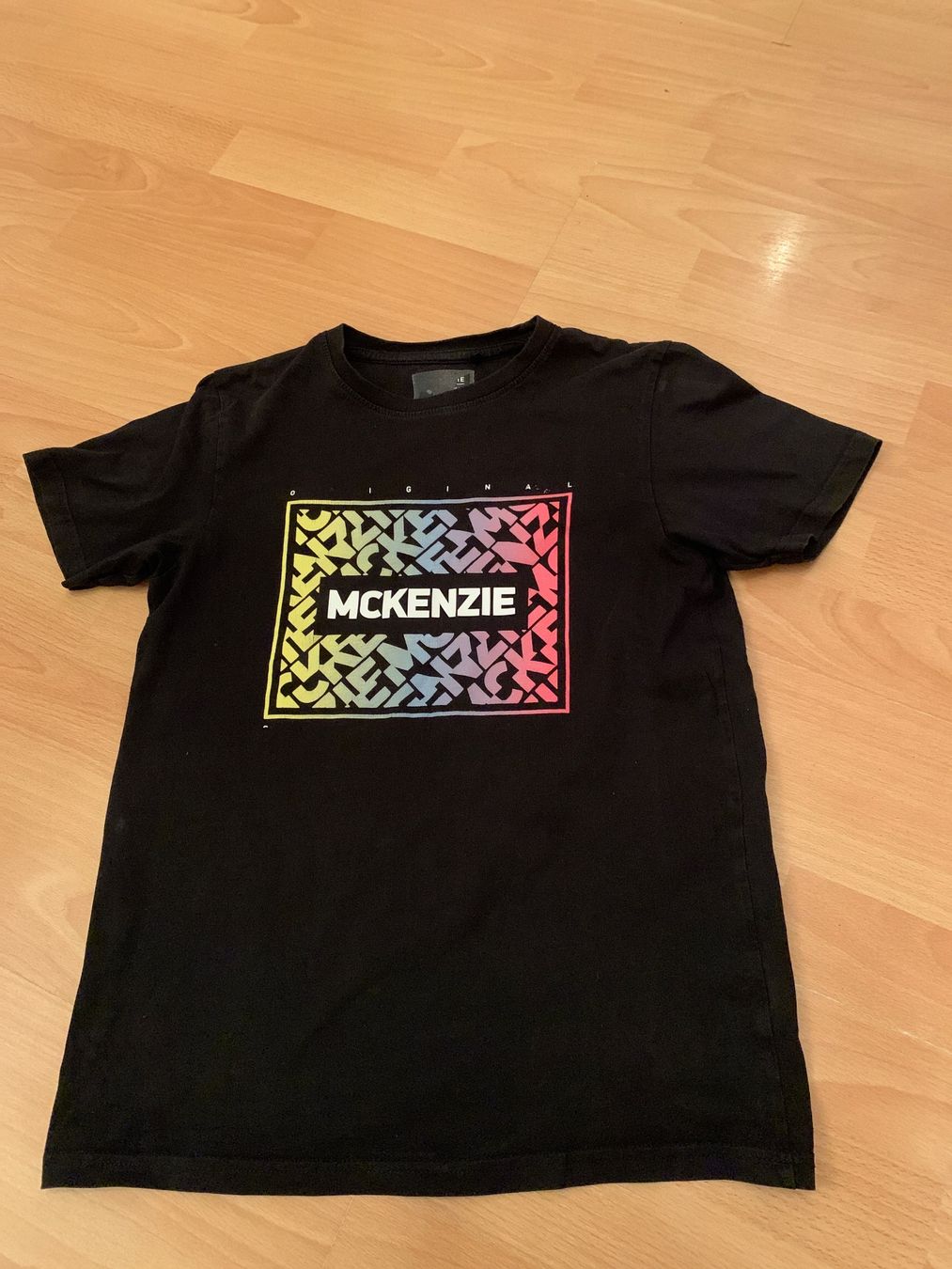 T-Shirts: Joli t-shirt McKenzie taille S – Gebraucht aus MEYRIN von Gwendo10