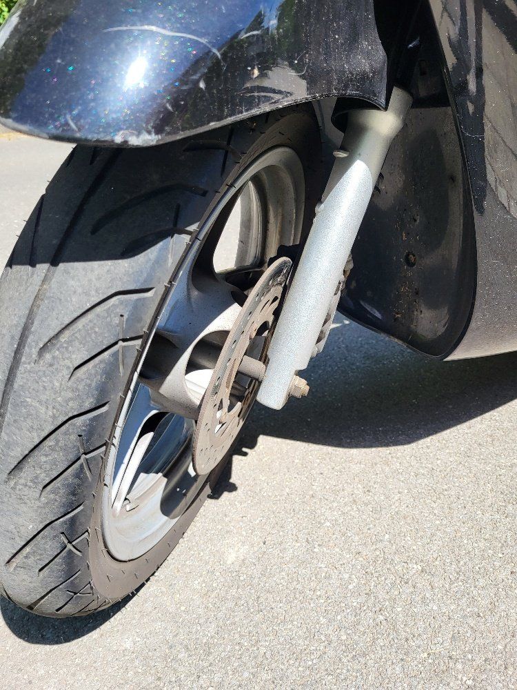 Honda Scooter: Honda SH  Schwarz mit Ausweis – Usato da Hochdorf venduto da Sniffo 2