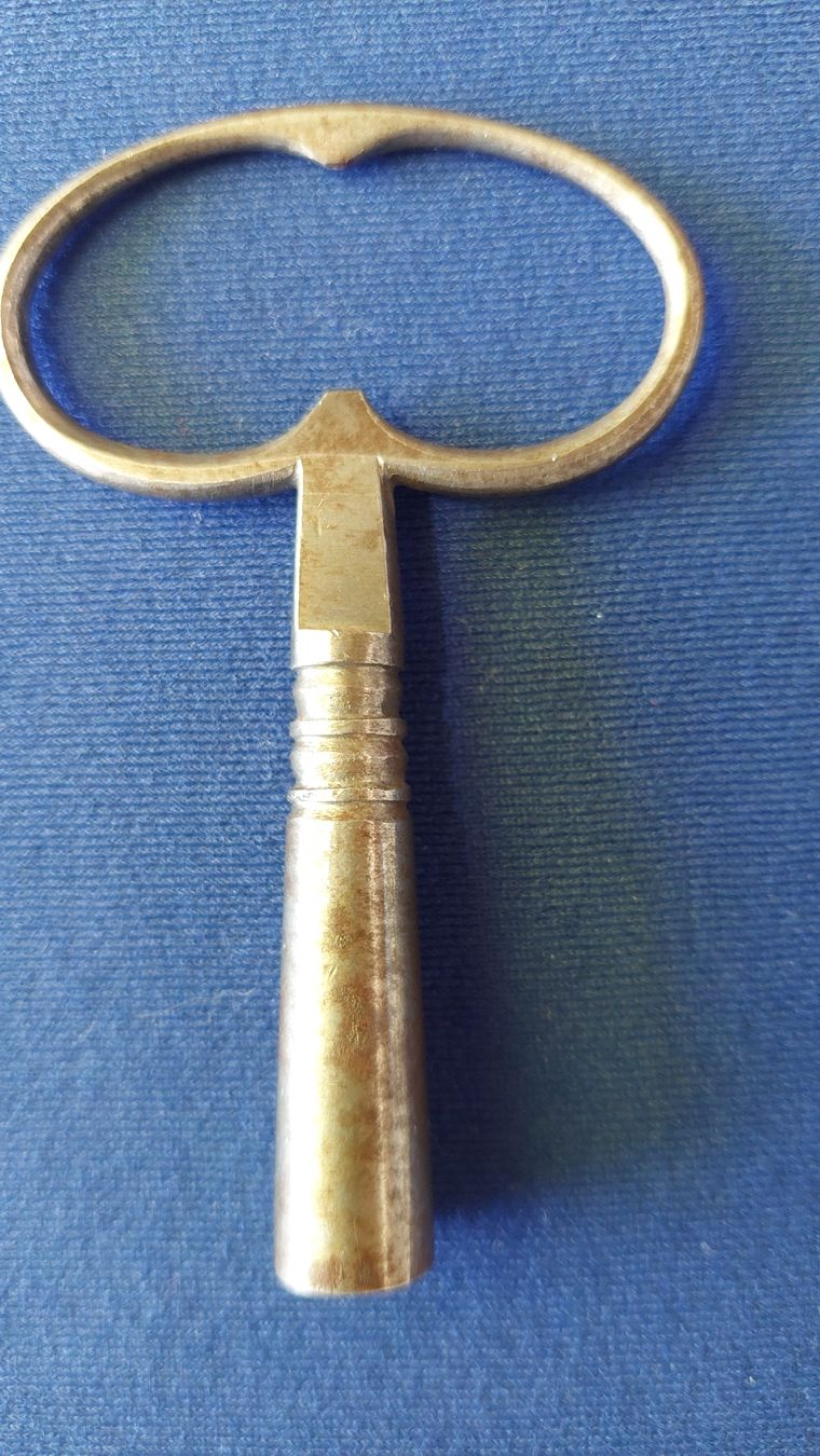 Schlüssel: Clef ancienne pour remonter les pendules – Gebraucht aus Marsens von jogocade 2