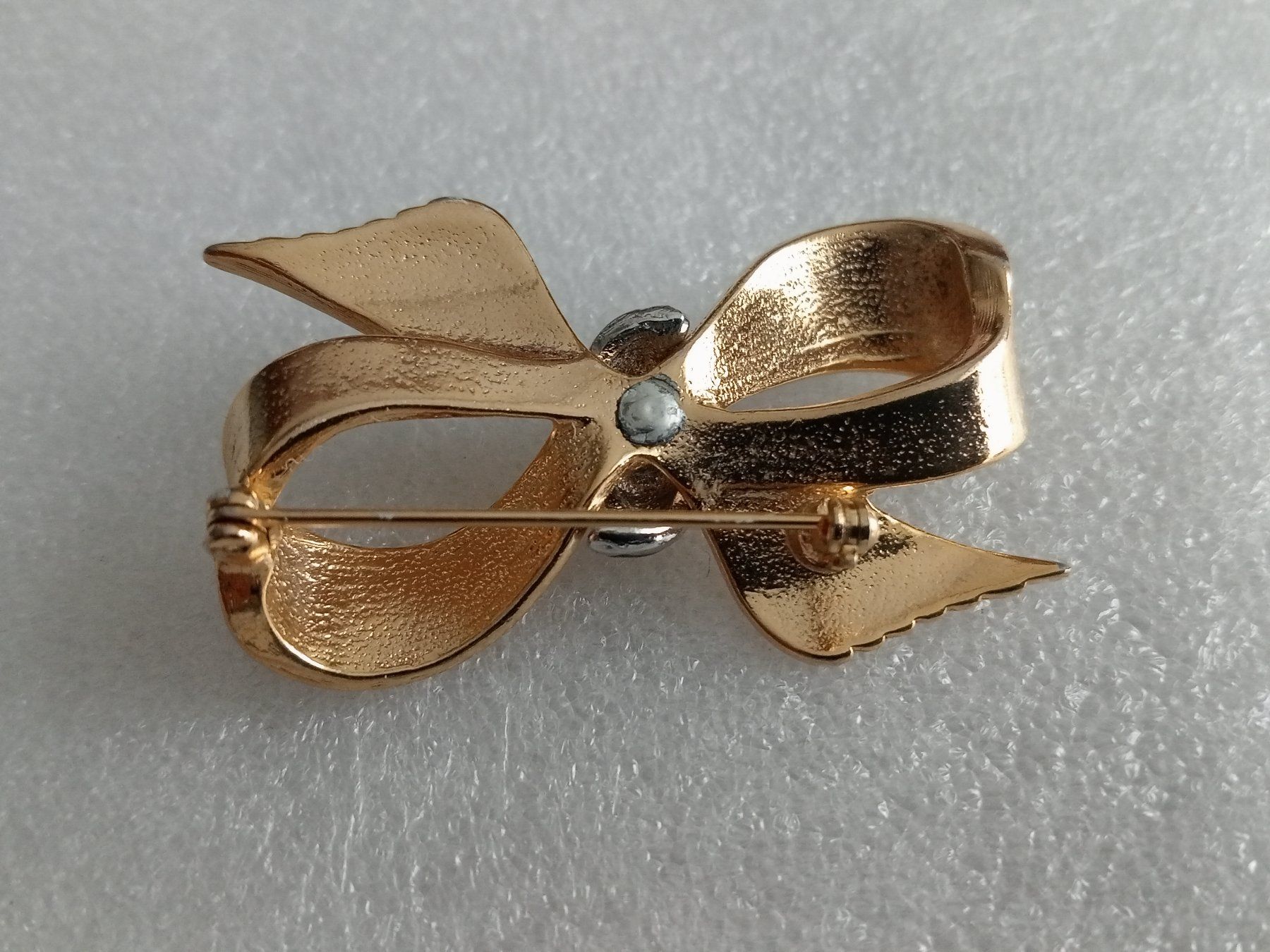 Broschen & Nadeln: Wunderschöne  alte Brosche mit feine Stein, Gold Farbe – Gebraucht aus Zürich von sendbad 3