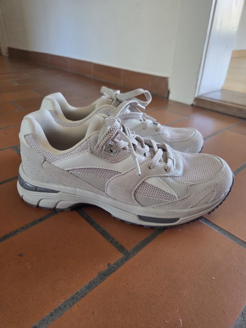 Oysho Scarpe da donna: Oysho Sneakers – Usato da Zürich venduto da PatriciaAnna 1