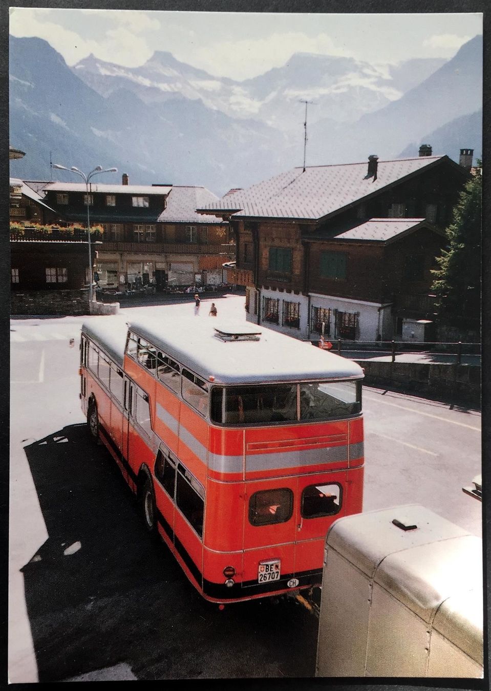 Cartoline postali: ADELBODEN Vorplatz Bus-Station - Postauto Frutigen-Adelboden – Usato da Jona venduto da philajona