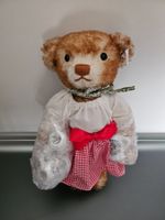 Steiff Bär Baer Oktoberfest Wiesn-Bedienung 673733