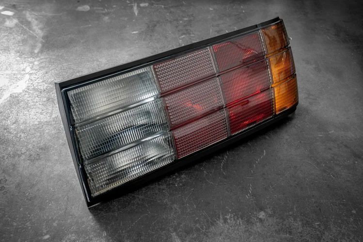 BMW Fari: Phare arrière BMW E30 MHW phase 2 – Nuovo (secondo la descrizione) da Romanel-s-Lausanne venduto da Pidrroou