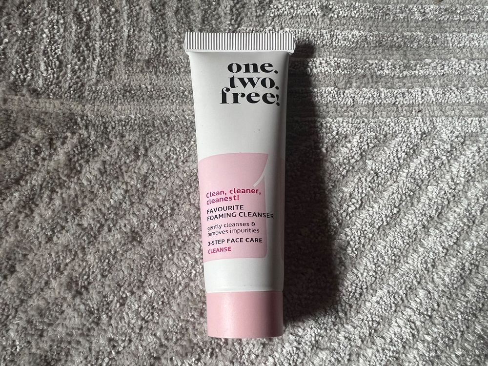 Reinigungsschaum Gesicht 30 ml– one two free (Neu und originalverpackt ...