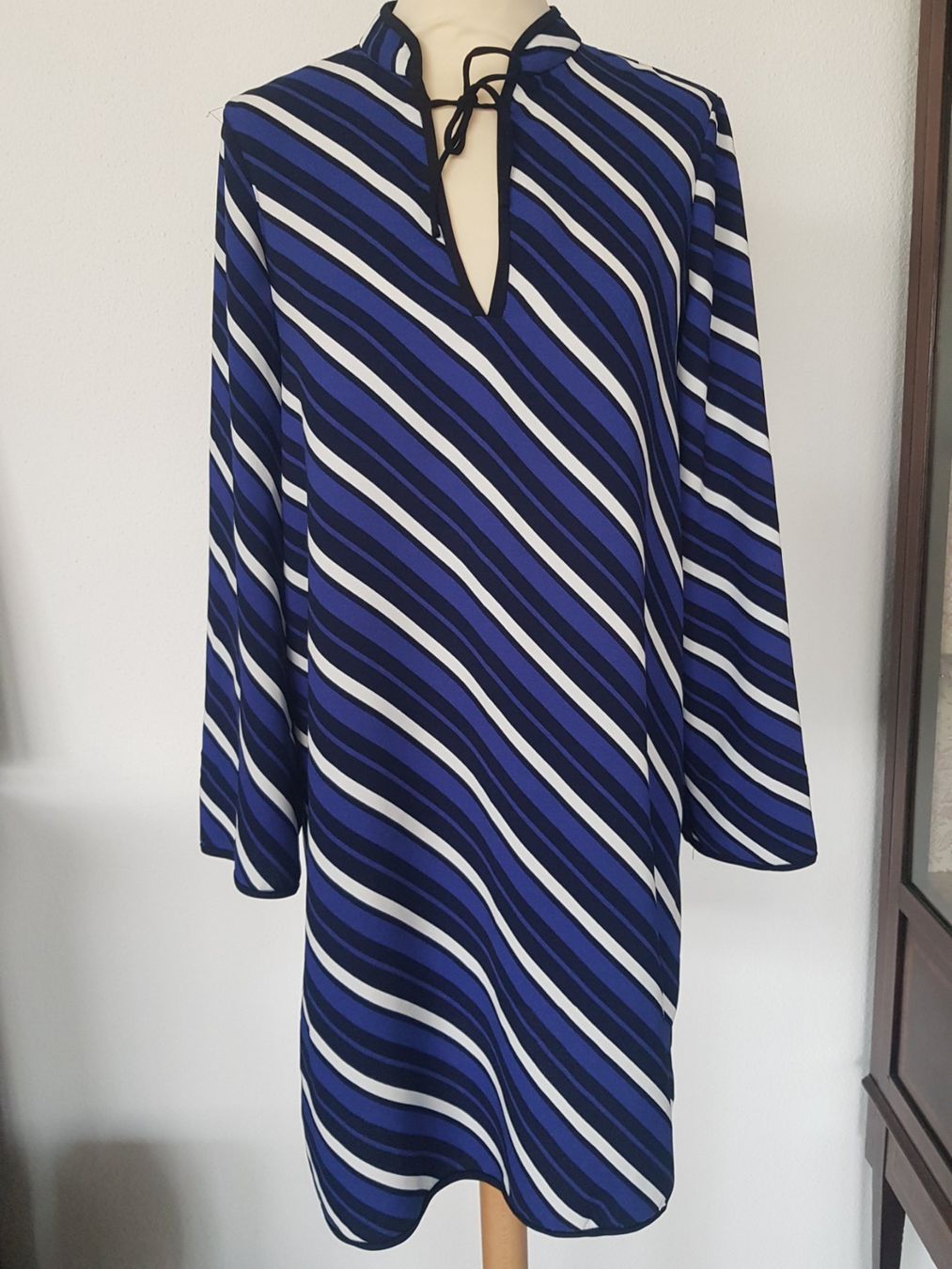 Mango Vestiti: NEUWERTIGES DAMENKLEID VON MANGO – Nuovo (secondo la descrizione) da Root venduto da LifestyleAccessoires