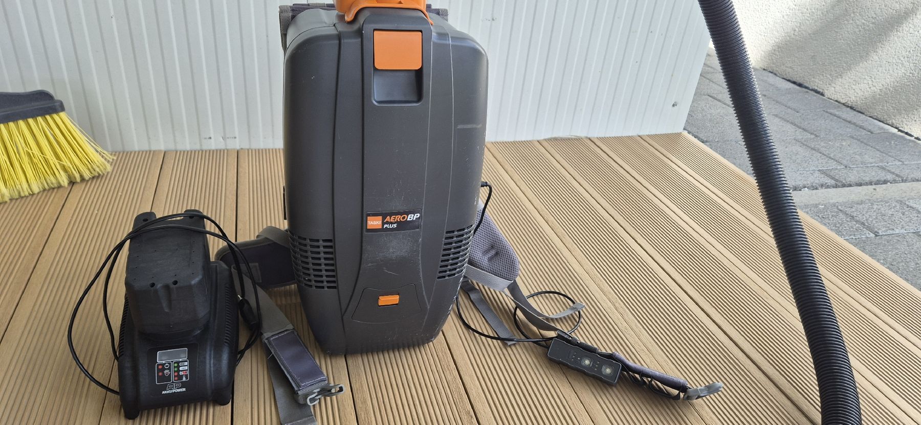 Staubsauger & Zubehör: Taski Aero BP- 8 Digital – Gebraucht aus Grenchen von Asus_ 1